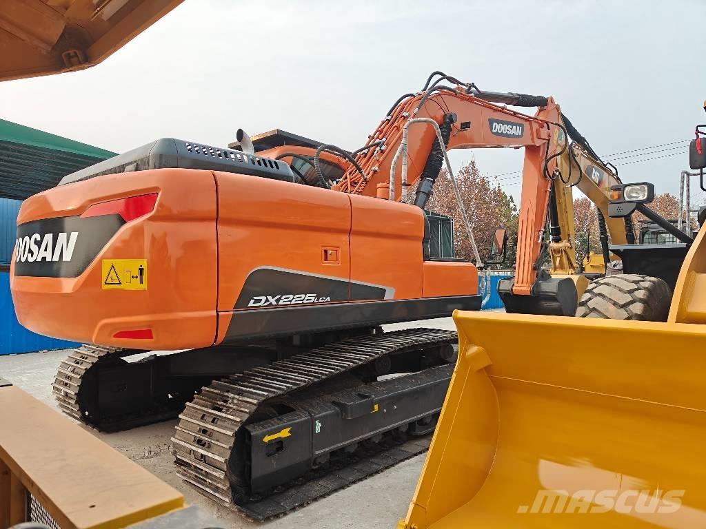 Doosan DX225LCA Raupenbagger