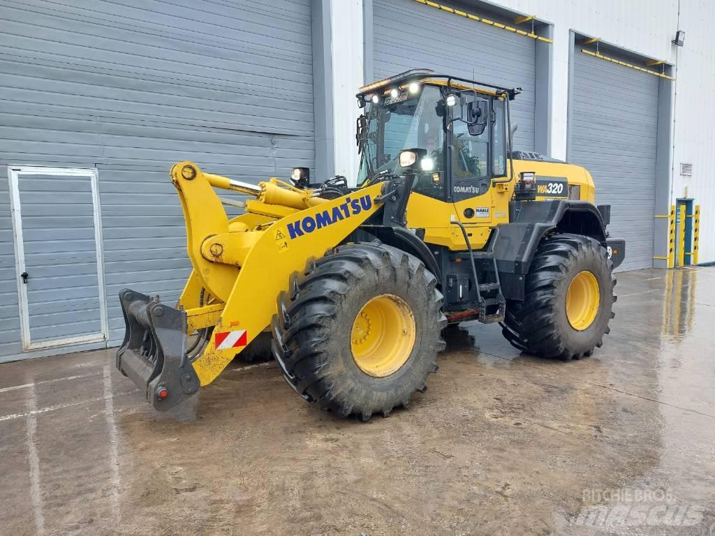 Komatsu WA320-8 Radlader