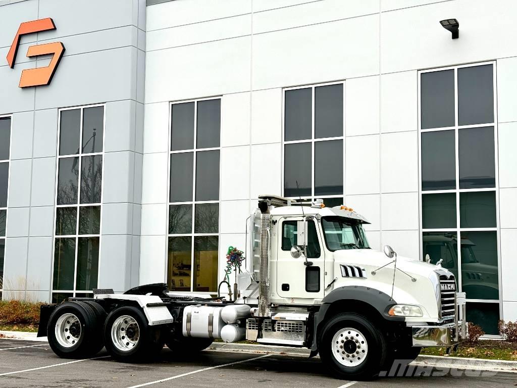 Mack GU813 Sattelzugmaschinen