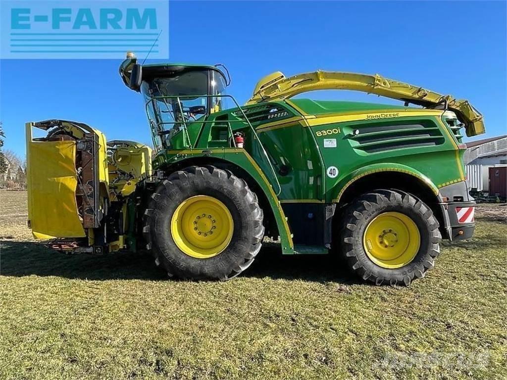 John Deere 8300 Selbstfahrende Häcksler