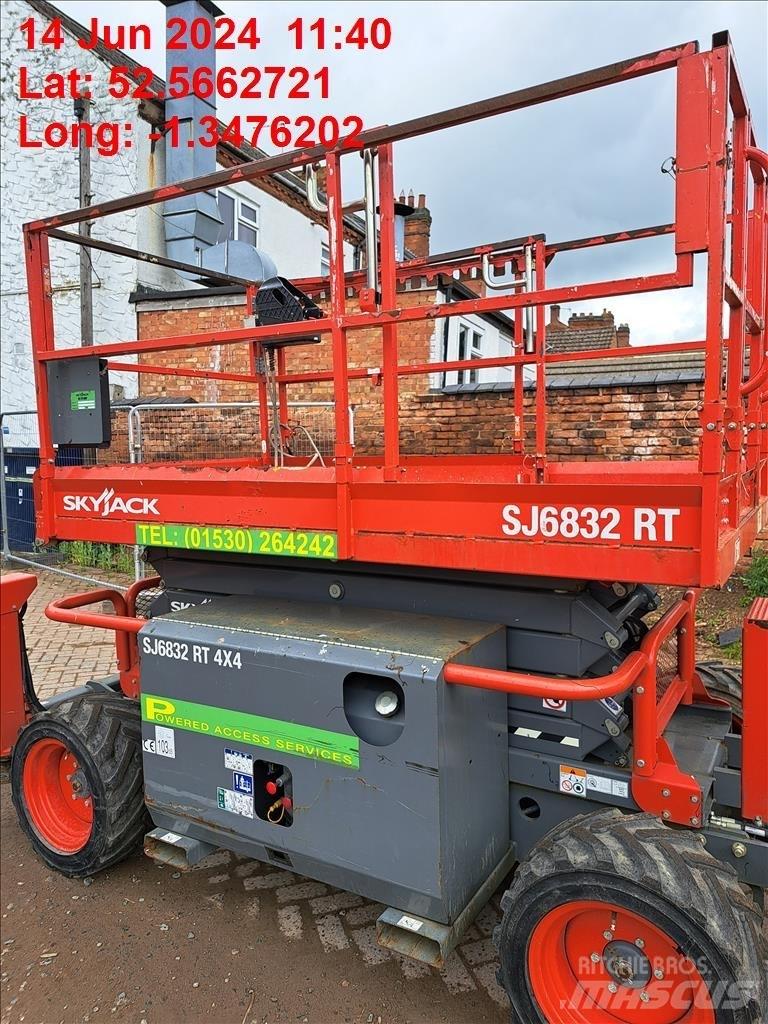SkyJack SJ 6832 RT Scheren-Arbeitsbühnen