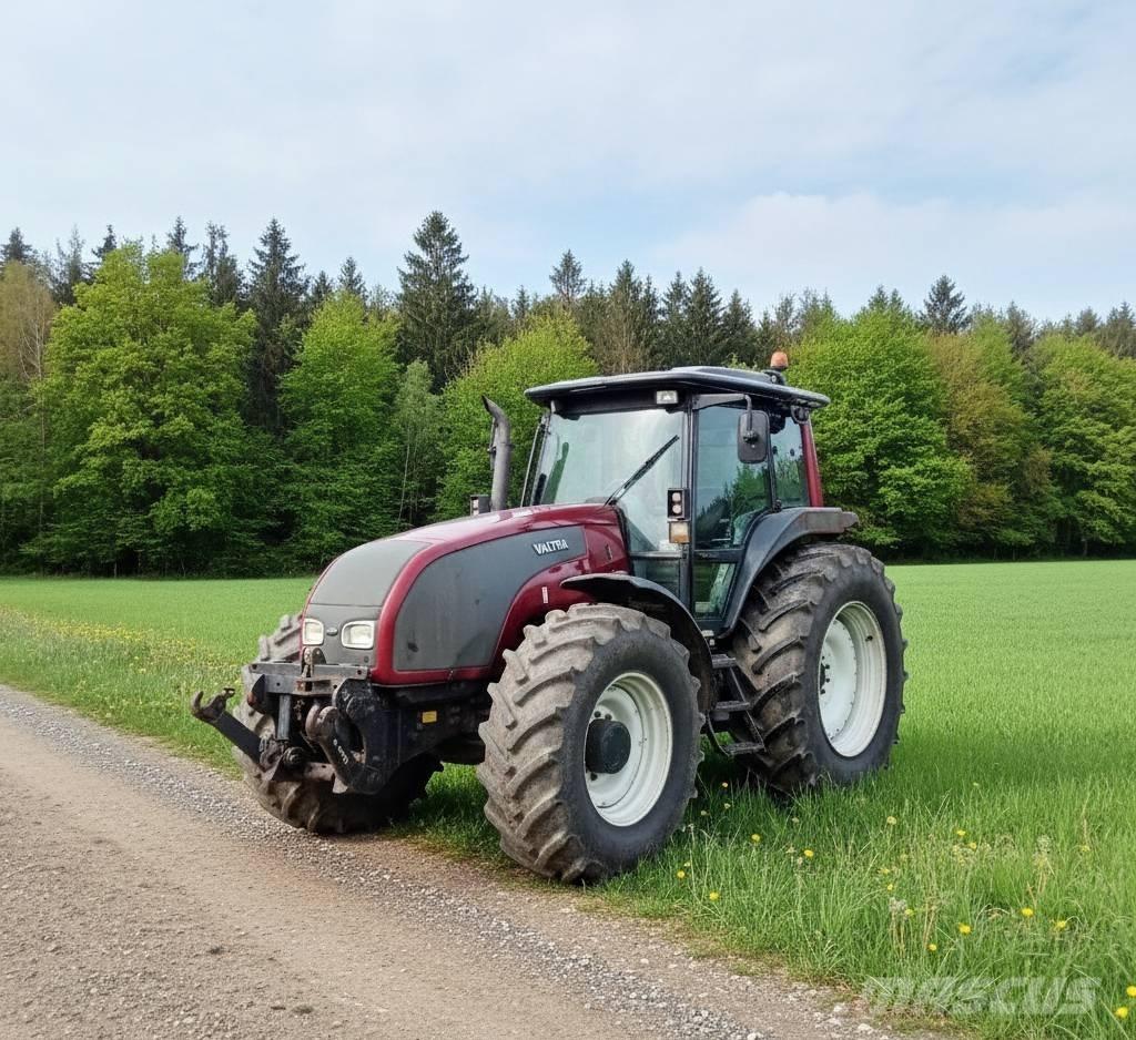 Valtra T 170 Traktoren