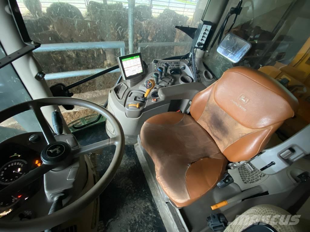 John Deere 6120R Traktoren