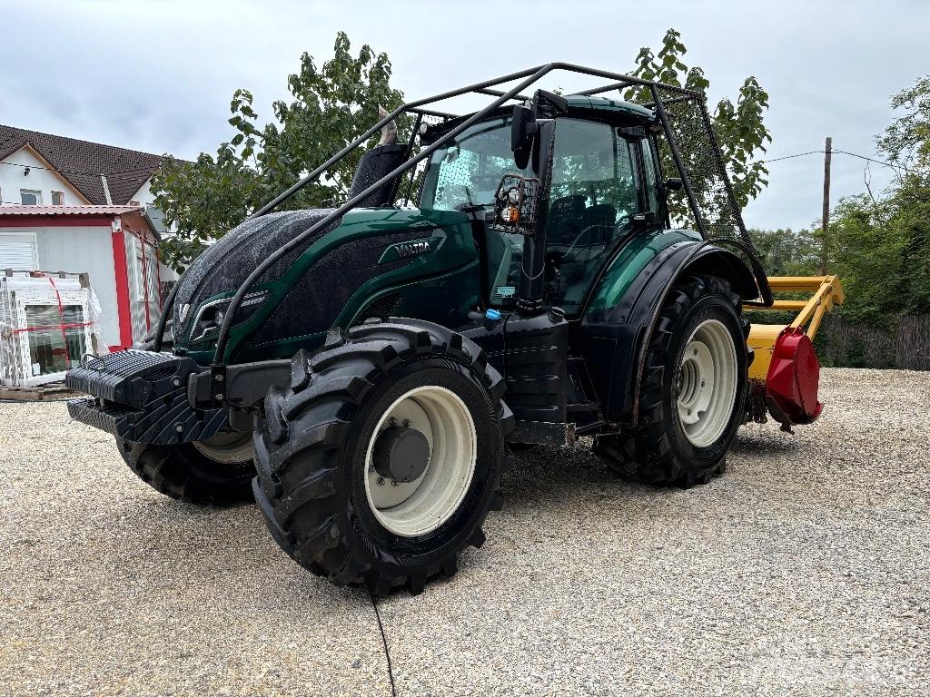 Valtra T 174 Traktoren