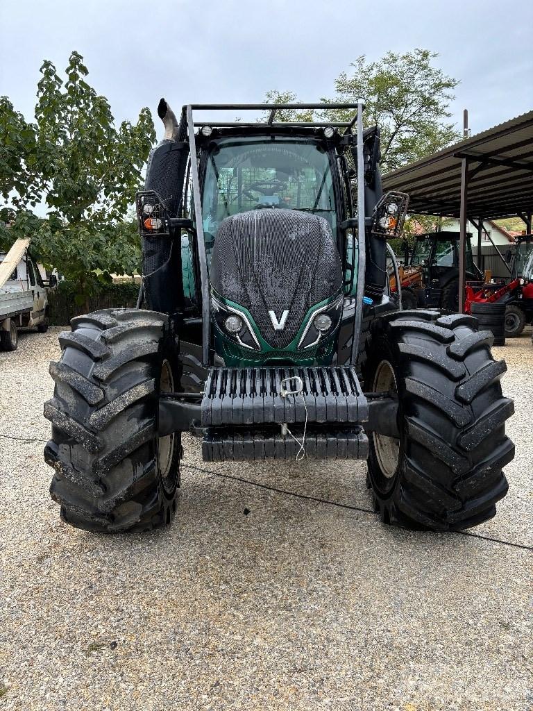 Valtra T 174 Traktoren