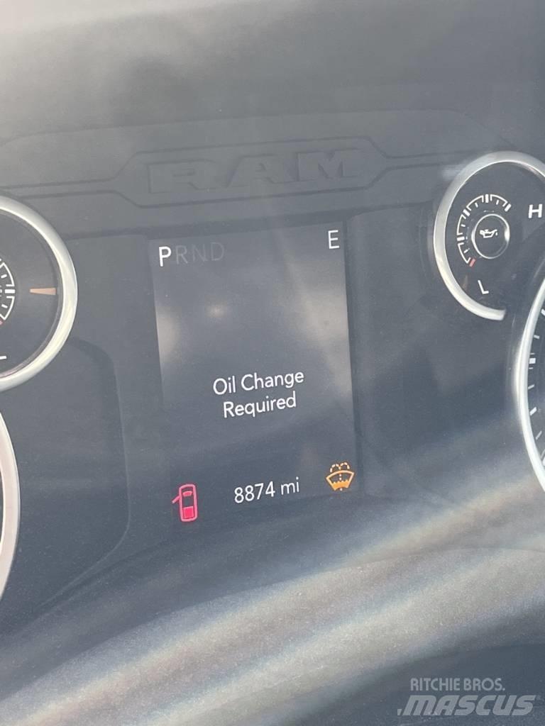 RAM 5500 Pritschenwagen/Pritschenwagen mit Seitenklappe