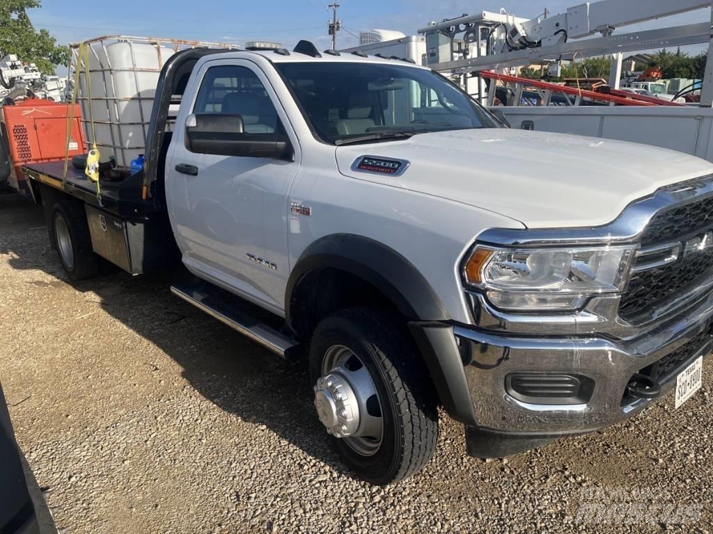 RAM 5500 Pritschenwagen/Pritschenwagen mit Seitenklappe