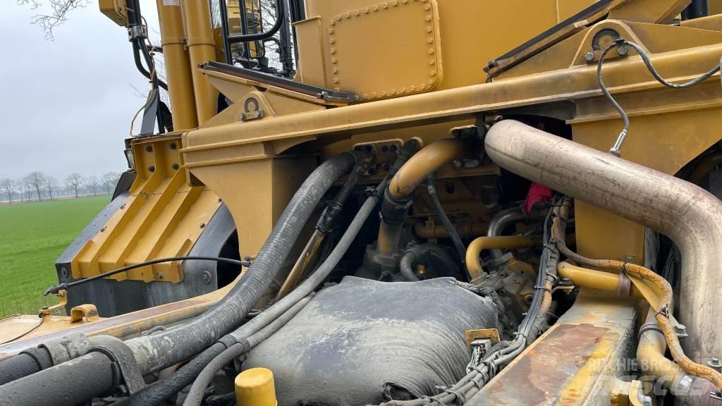 CAT 770 Dumper - Knickgelenk