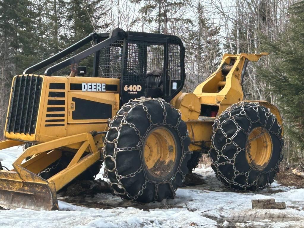 John Deere 640 D Stammholzschlepper