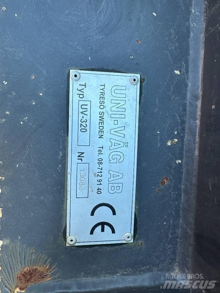 Uni-väg UV-320 Sonstige Landmaschinen