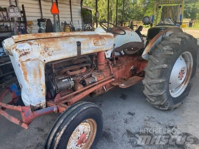 Ford 800 Traktoren
