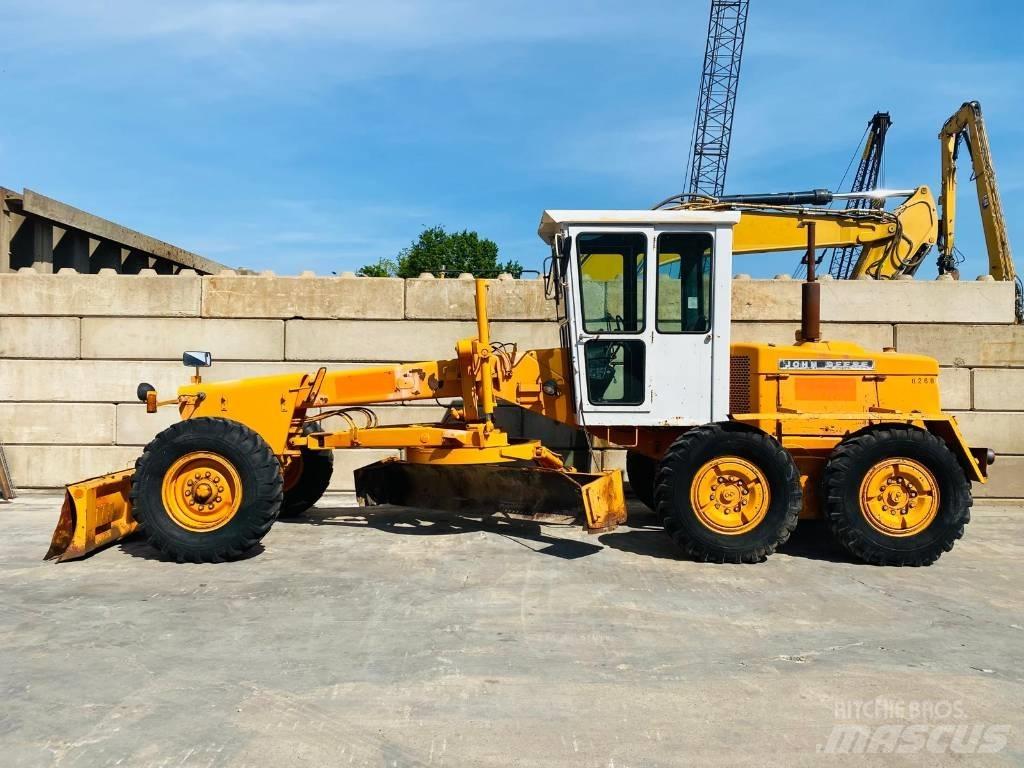 John Deere 570 A Grader