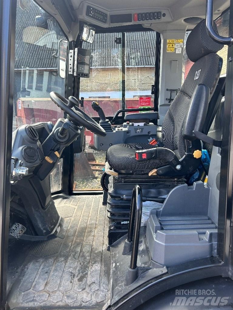 CAT 906 Radlader