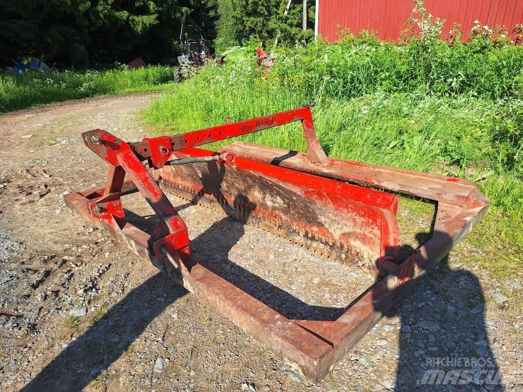 Runni Peltolana 300 Planiergeräte
