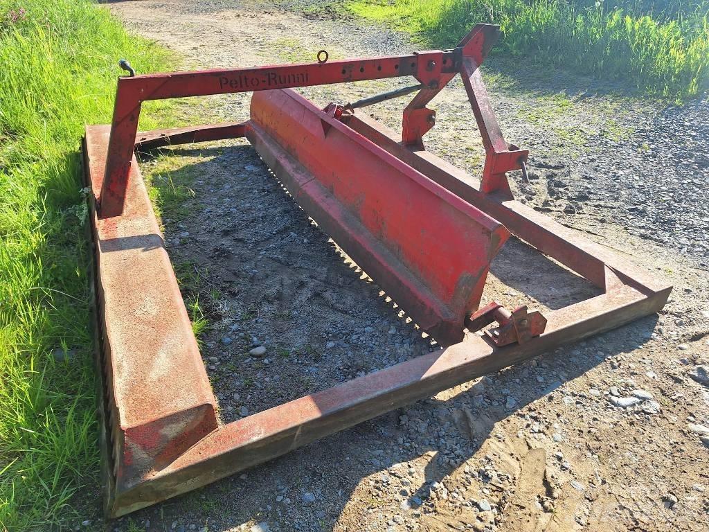 Runni Peltolana 300 Planiergeräte