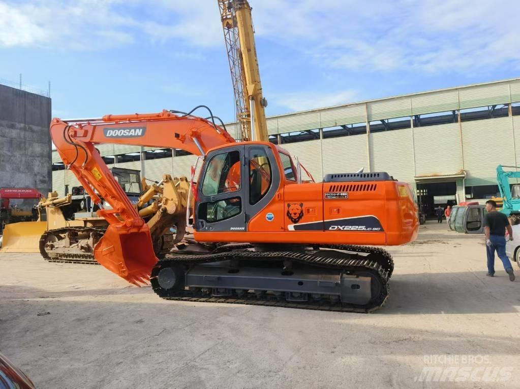 Doosan DX 225 Raupenbagger