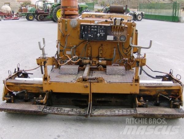 Case F25V Strassenfertiger