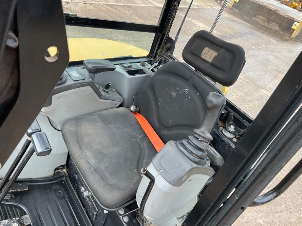 CAT 302.7 D CR Minibagger < 7t