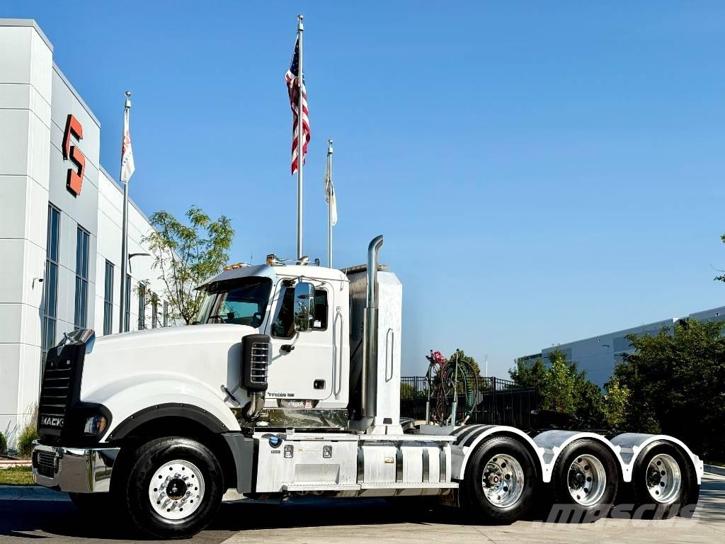 Mack Titan TD 713 Sattelzugmaschinen