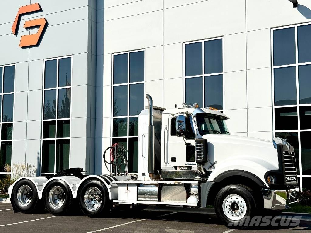 Mack Titan TD 713 Sattelzugmaschinen
