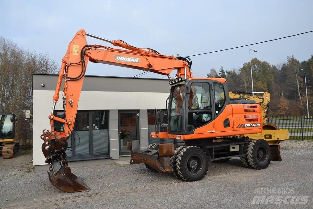 Doosan DX 140 W Mobilbagger