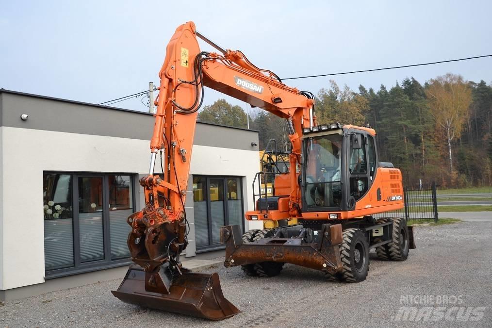 Doosan DX 140 W Mobilbagger