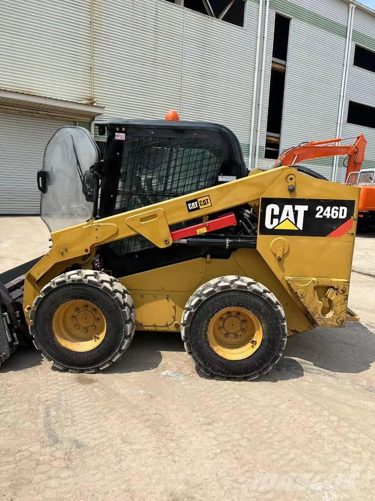 CAT 246 D Kompaktlader