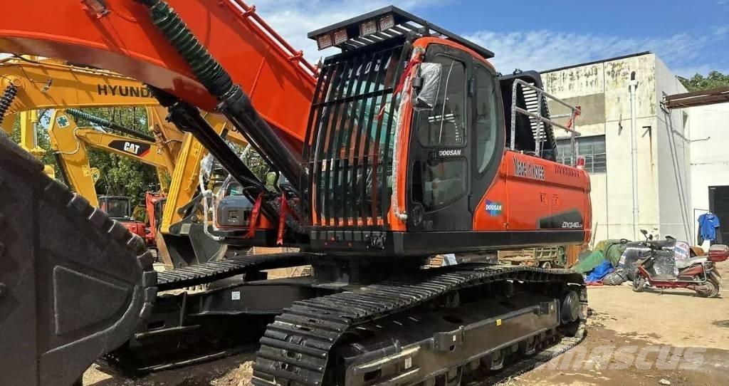Doosan DX340 Raupenbagger
