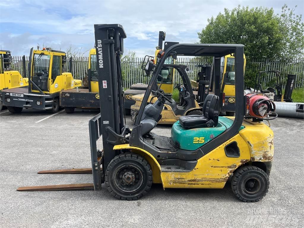Komatsu FG25HT-16R Gasstapler