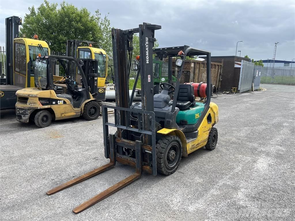 Komatsu FG25HT-16R Gasstapler