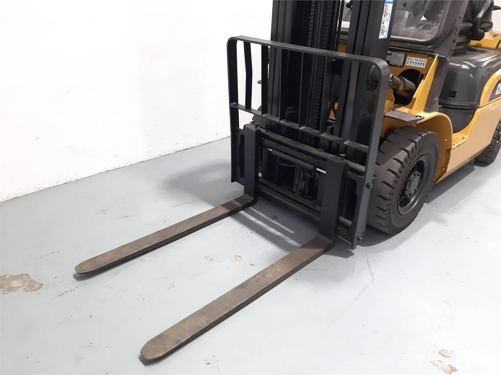 CAT DP25NT Dieselstapler