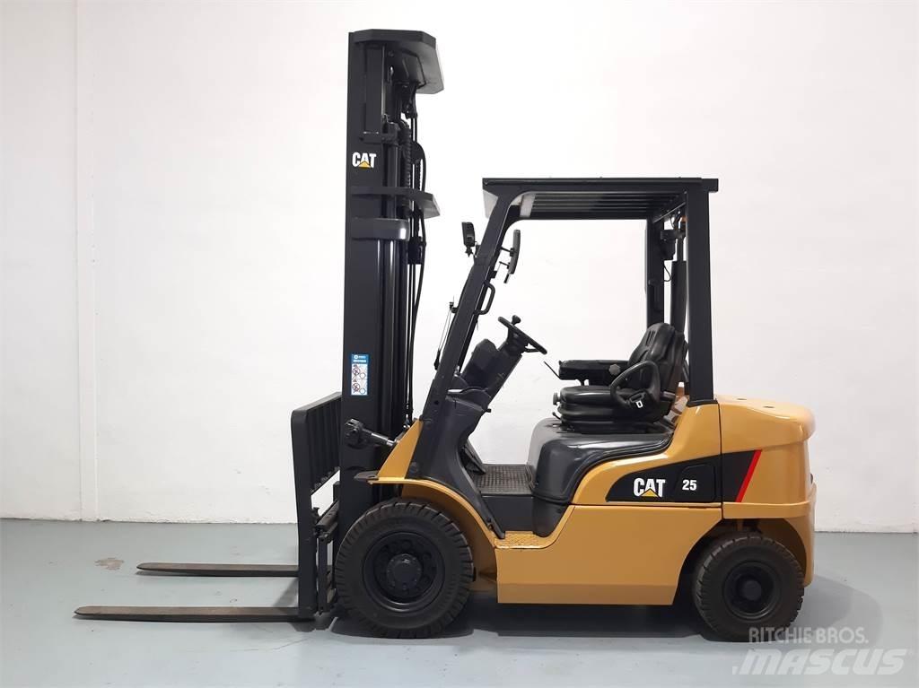 CAT DP25NT Dieselstapler