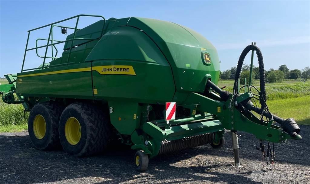 John Deere L624 Quaderpressen