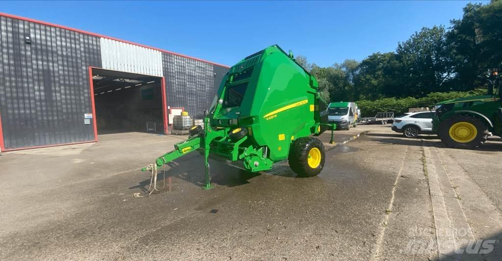 John Deere V461M Rundballenpressen