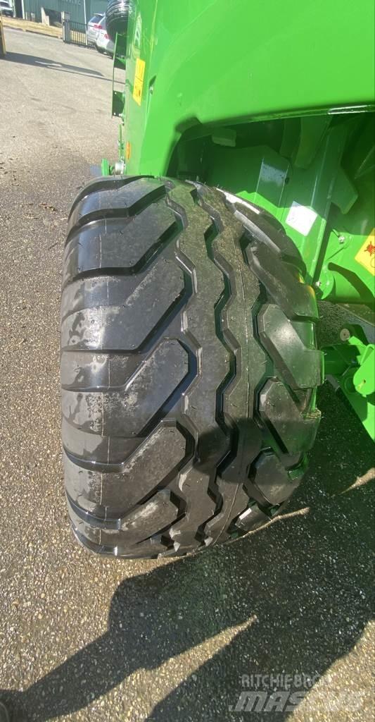 John Deere V461M Rundballenpressen