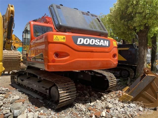 Doosan DX 225 LC Raupenbagger