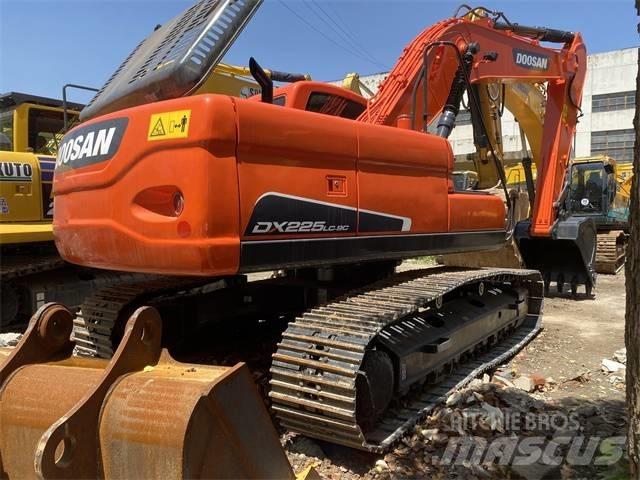 Doosan DX 225 LC Raupenbagger