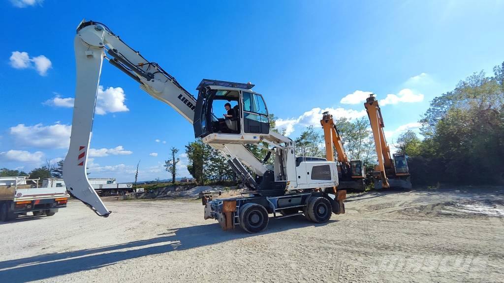 Liebherr LH 30 M Materialumschlag