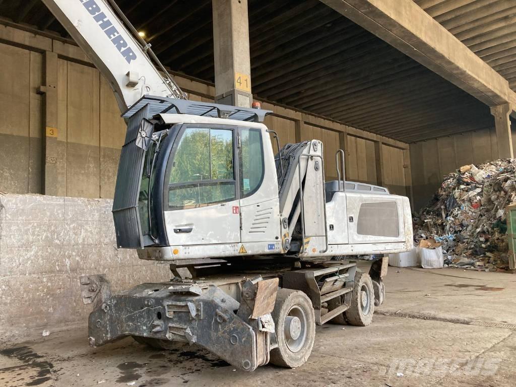 Liebherr LH 30 M Materialumschlag