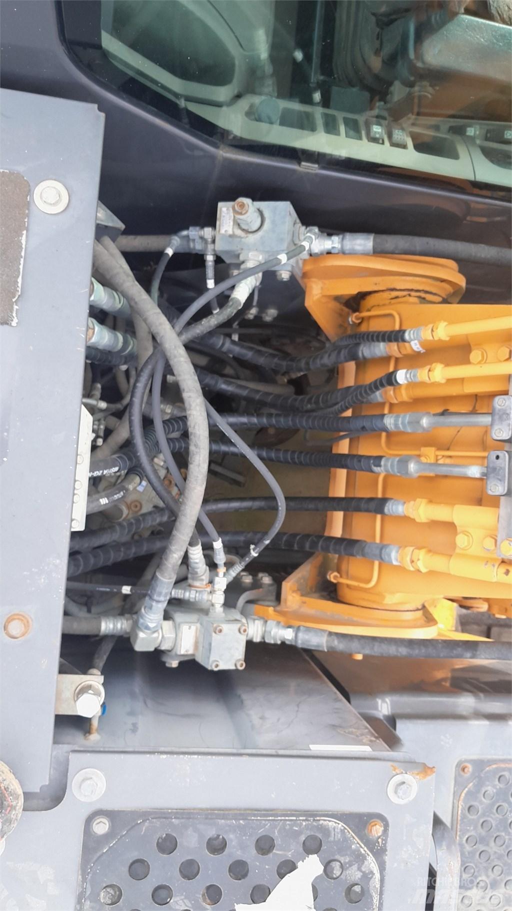 CASE CX 130 B Raupenbagger