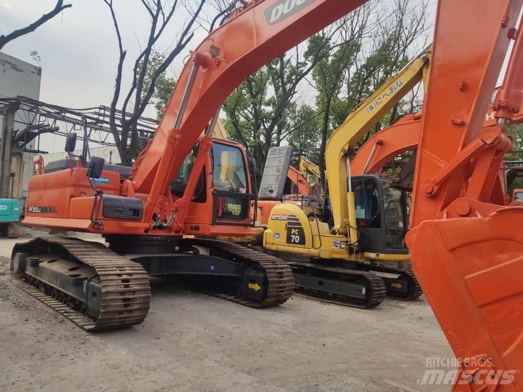 Doosan DX 300 Raupenbagger