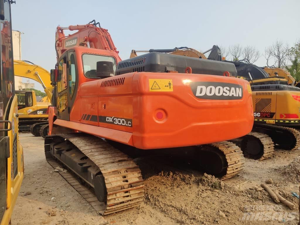 Doosan DX 300 Raupenbagger