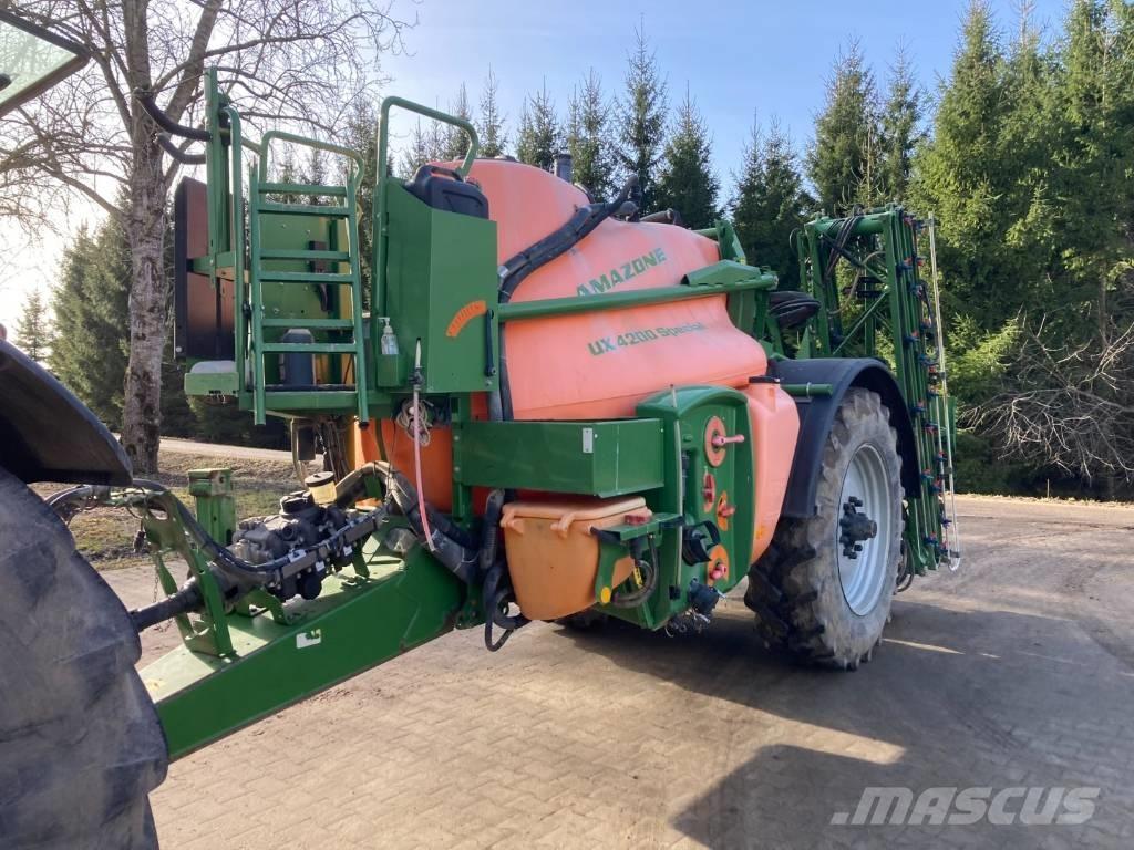 Amazone UX 4200 24 m Anhängespritzen