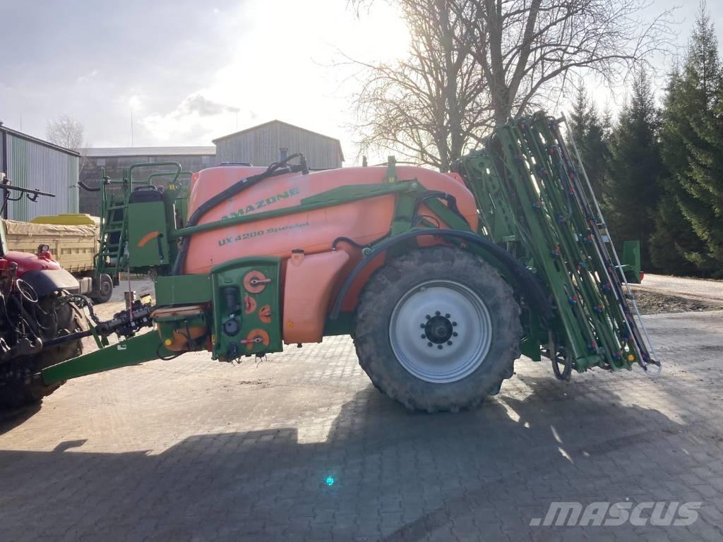 Amazone UX 4200 24 m Anhängespritzen