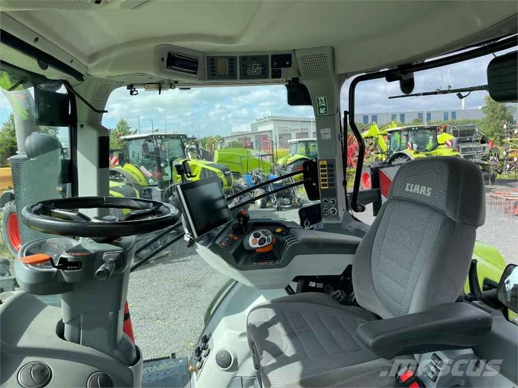 CLAAS Axion 810 CM Traktoren