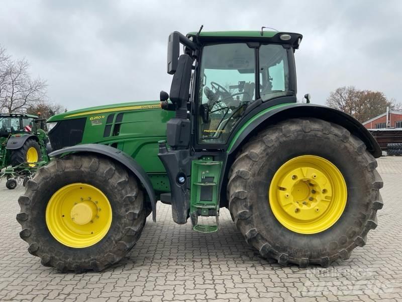 John Deere 6250R Traktoren
