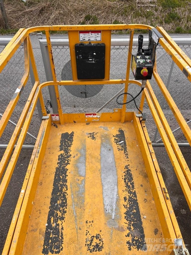 Haulotte Compact 12 Scheren-Arbeitsbühnen
