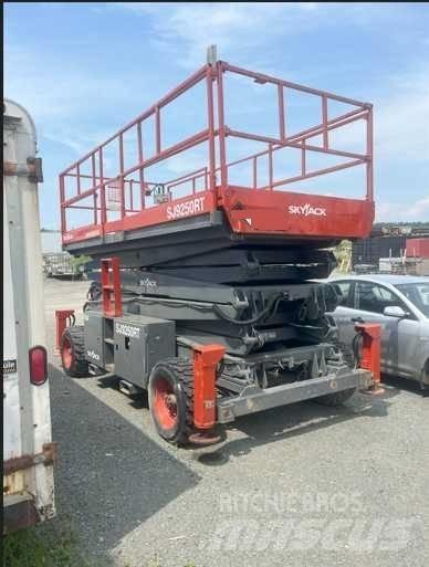 SkyJack SJ 9250 Scheren-Arbeitsbühnen