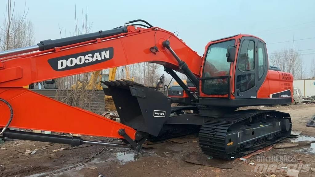Doosan DX 225 LC Raupenbagger