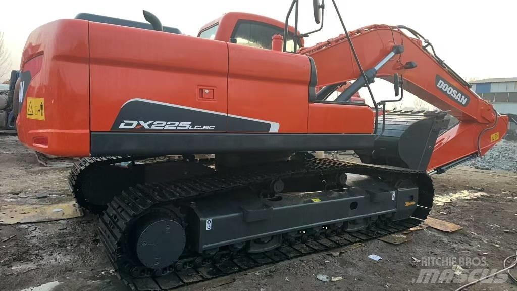 Doosan DX 225 LC Raupenbagger